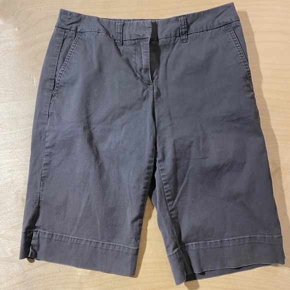Manhattan Chino Classic Gray Women's Shorts size 2 (HS) - Picture 2 of 10